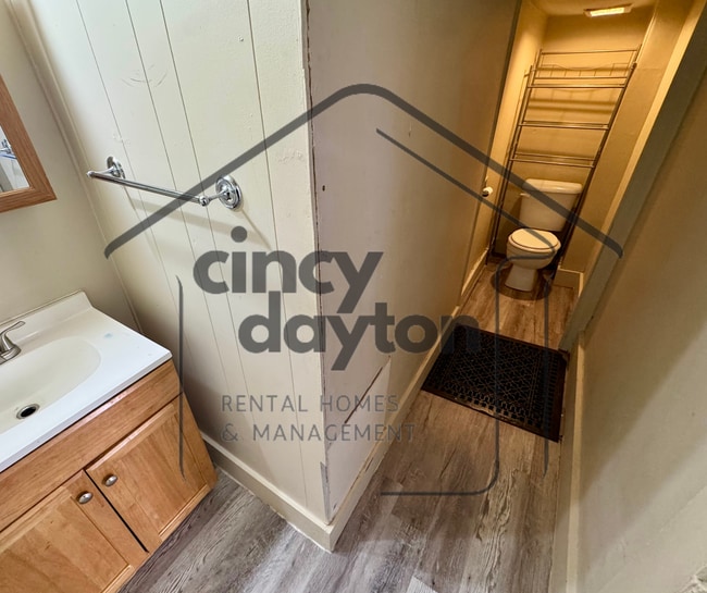 Building Photo - 110 N River St