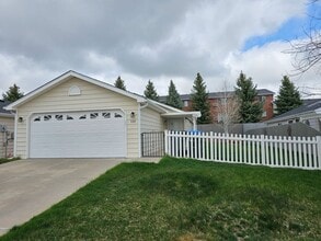 Building Photo - 334 Arbor Ln