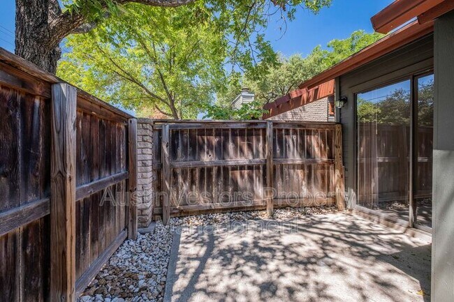 Building Photo - 3815 Menchaca Rd