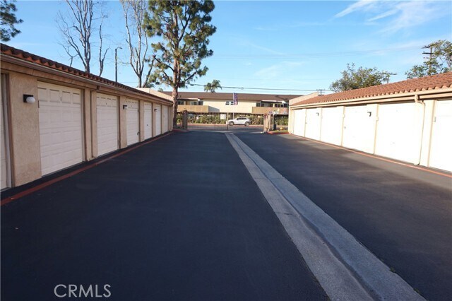 Building Photo - 16521 Grunion Ln