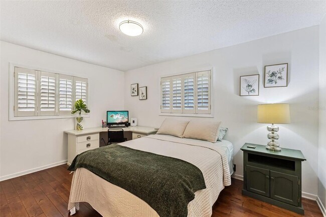 Building Photo - 116 Willow Ave