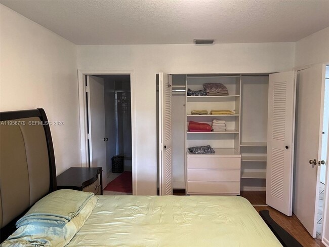 Building Photo - 125 Waterside Dr