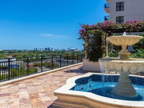 Building Photo - 888 Douglas Rd