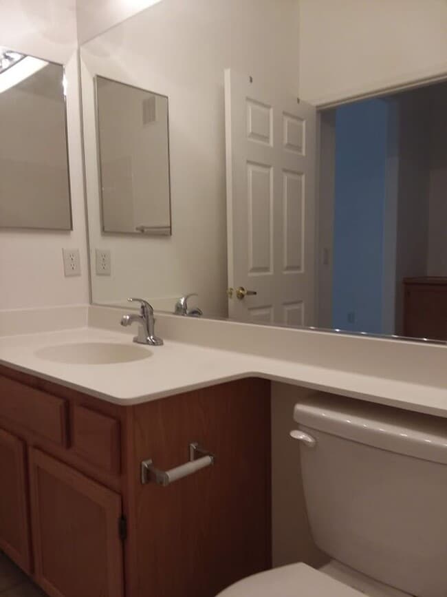 Building Photo - First floor unit in luxury gated Northwest...