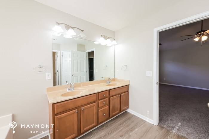 Building Photo - 7141 Silk Tree Pointe