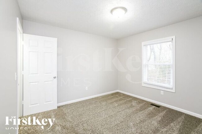 Building Photo - 334 N Odell St