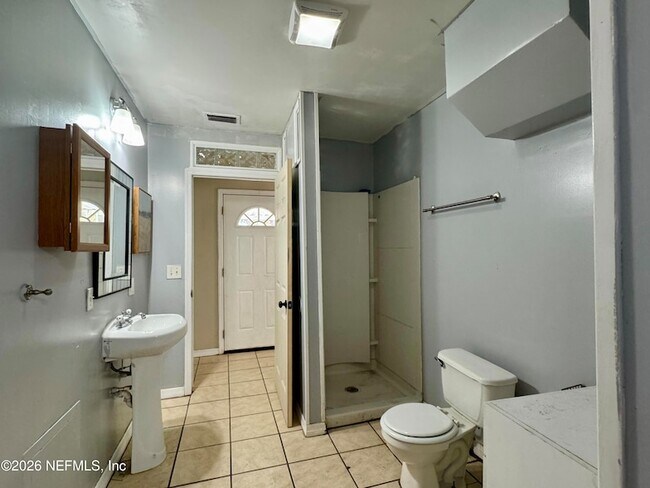 Building Photo - 2057 Glen Gardner Dr