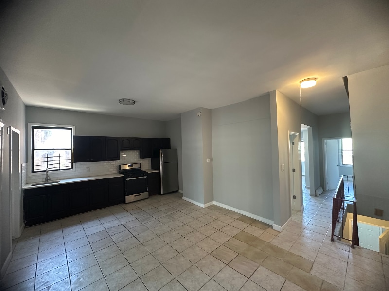 Building Photo - 719 18th St