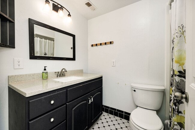 Building Photo - 607 E 420 S
