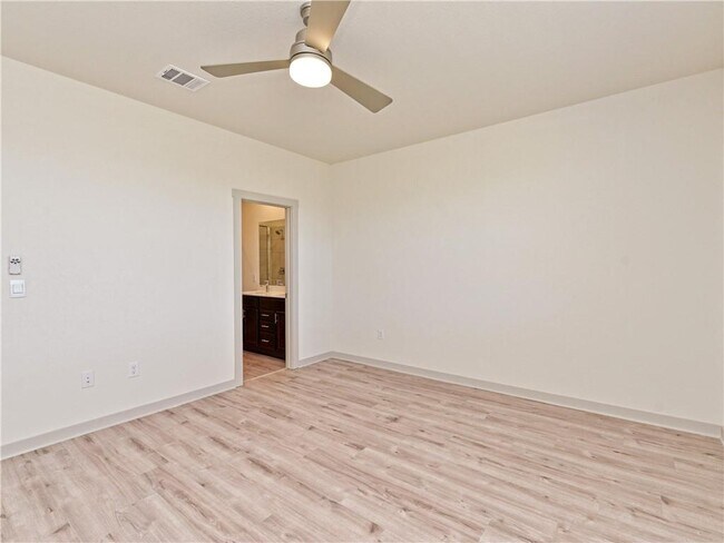 Building Photo - 7512 Daves Landing Dr