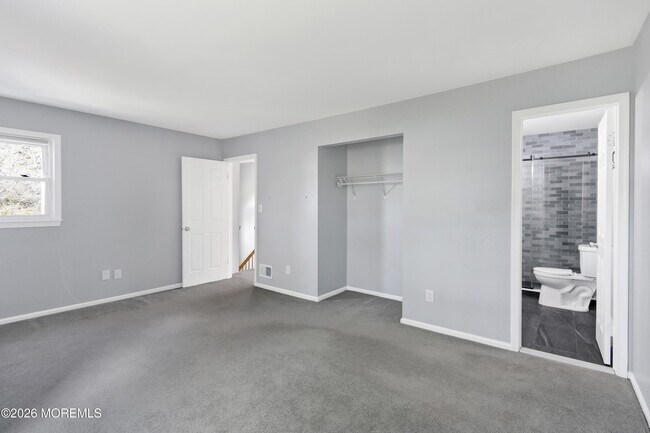 Building Photo - 6 Stowe Ct