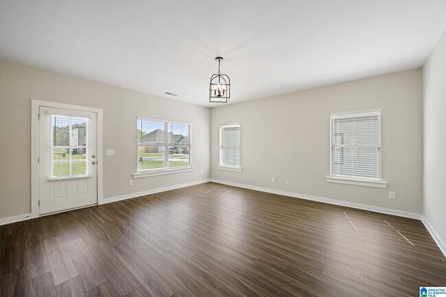 Building Photo - 129 Kings Wy