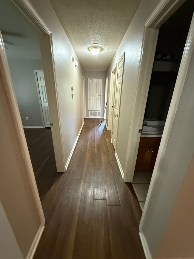 Building Photo - 141-145 Northridge Drive