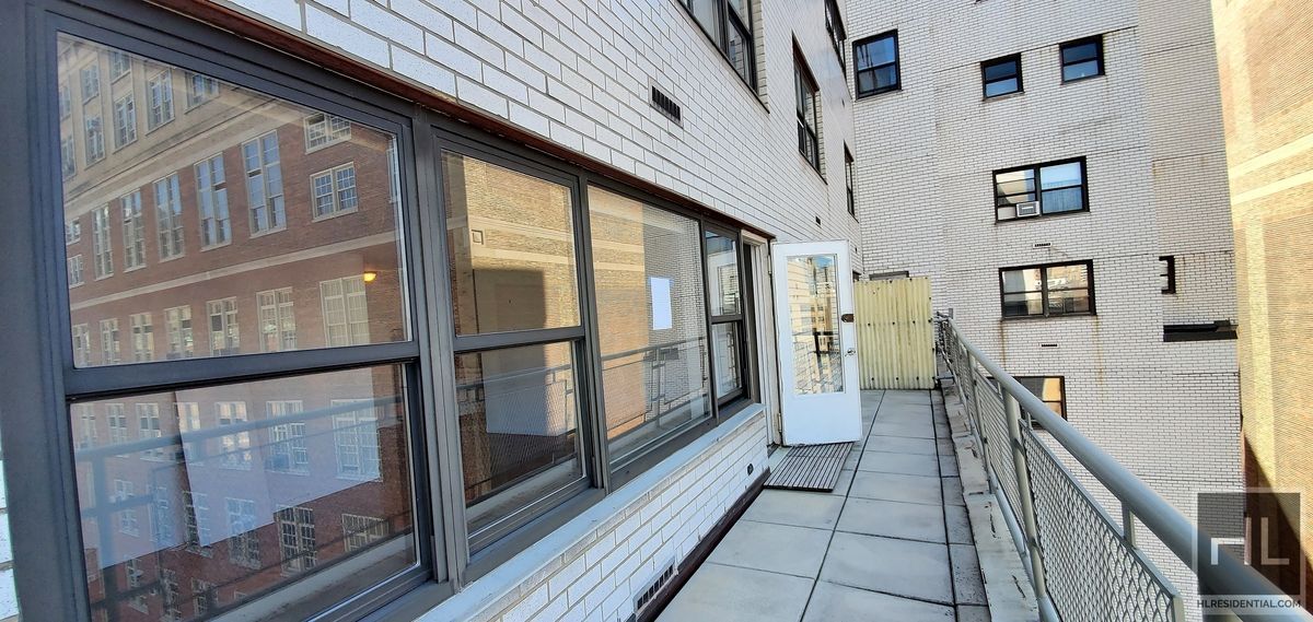 Building Photo - E 16 ST