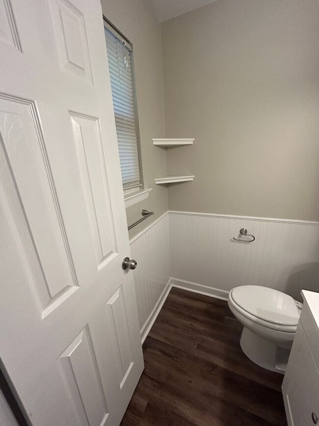 Building Photo - 4 bedroom/1.5 bathroom in Savannah, GA