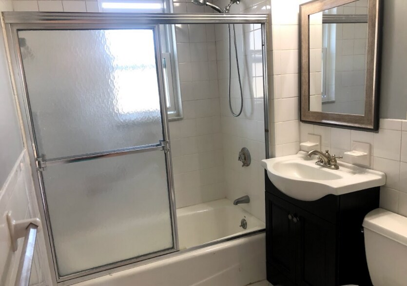 Building Photo - 82 Empire St