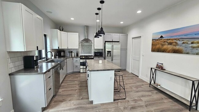 Building Photo - Fully furnished town home in Bigfork
