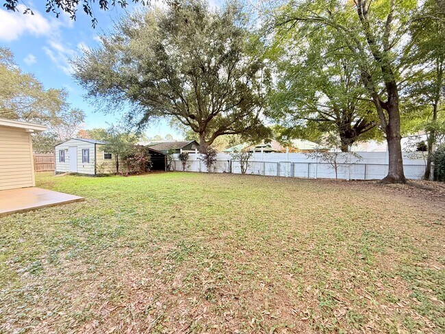 Building Photo - Spacious 3-Bedroom Home Near NAS Whiting Field