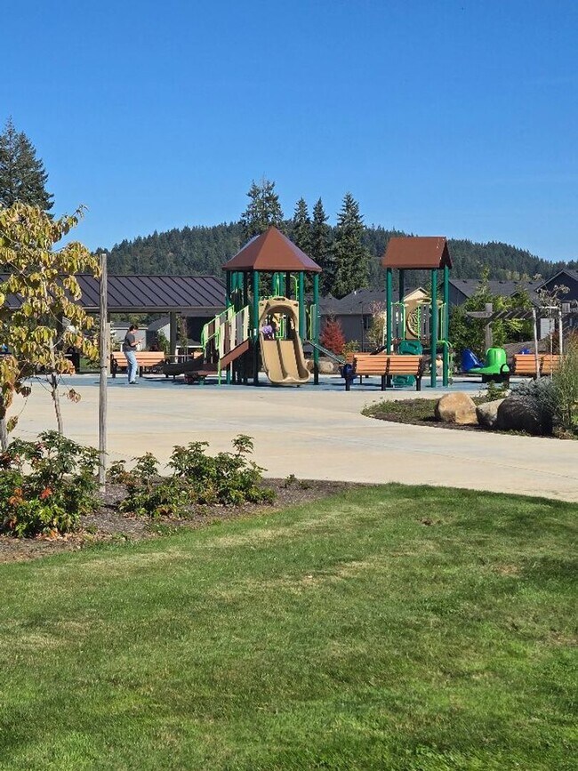 Building Photo - Brand New & Beautiful 2025 Holt Home !  Walking Trails, Common Areas!