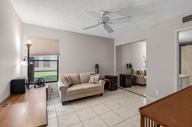 Building Photo - 7340 Amberly Ln