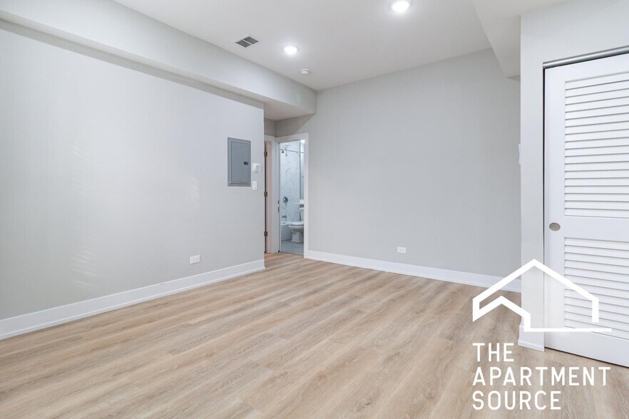Building Photo - 434 W Belden Ave