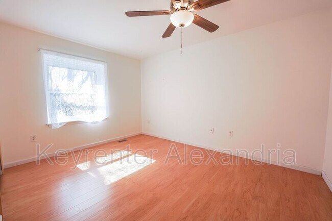 Building Photo - 7123 Red Horse Tavern Ln