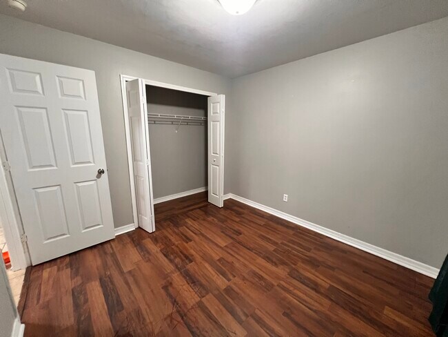 Building Photo - 6127 E Clay St