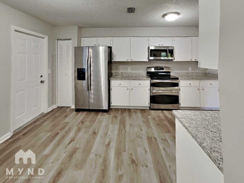 Building Photo - 2125 Karen Dr