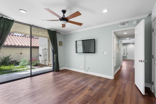 Building Photo - 2262 Martinique Ln