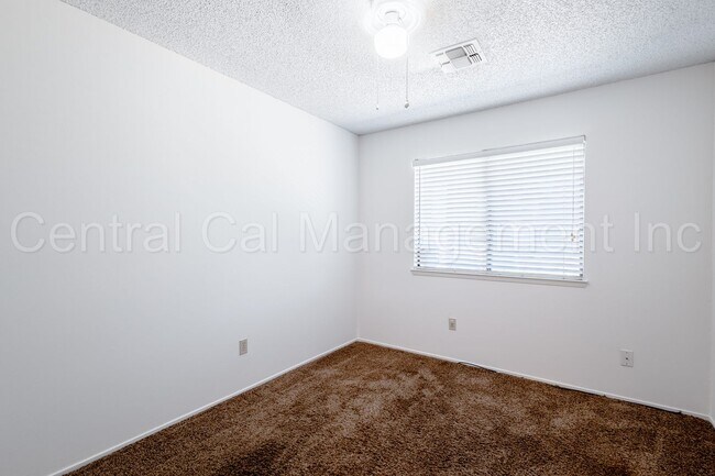 Building Photo - 3 Bedroom/2 Bath Home in the Southwest - $...