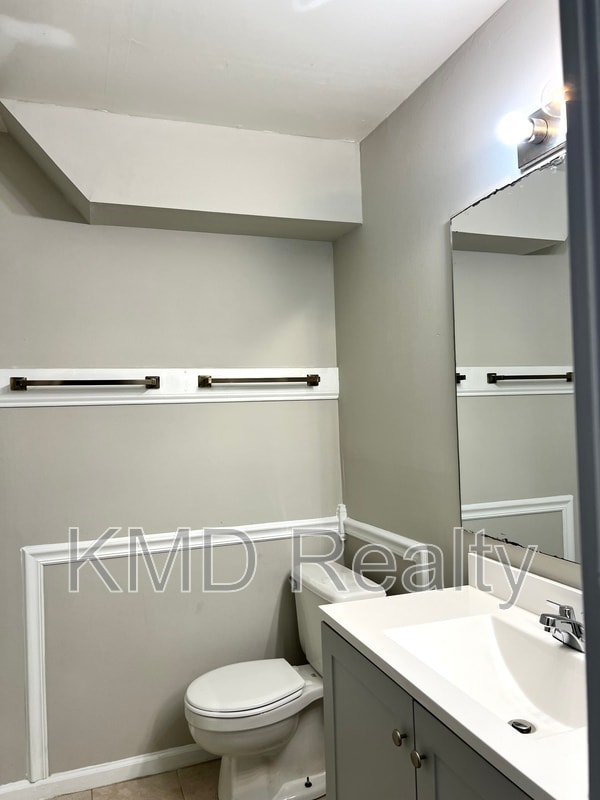 Building Photo - 9616 Vinca Cir