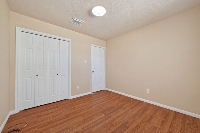 Building Photo - 3210 Kempwood Dr