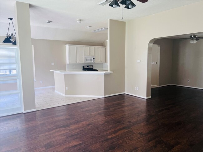 Building Photo - 4722 Silverlake Dr