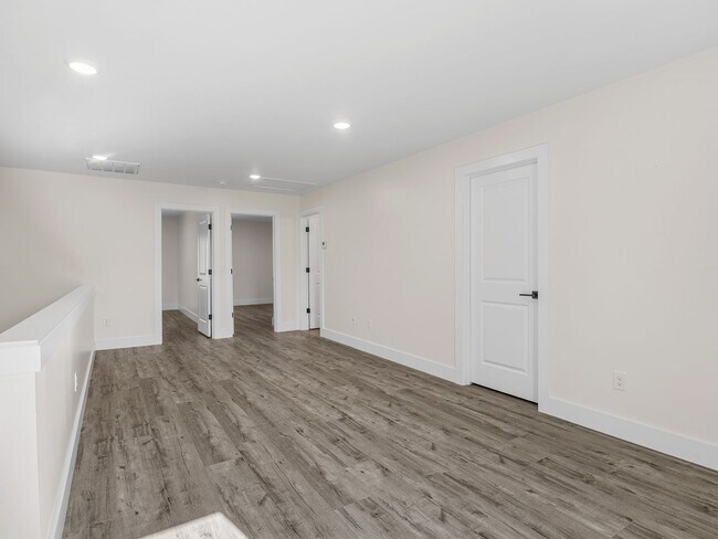 Building Photo - Charming 3 Bedroom Home in Spartanburg – Modern Upgrades & Stylish Finishes