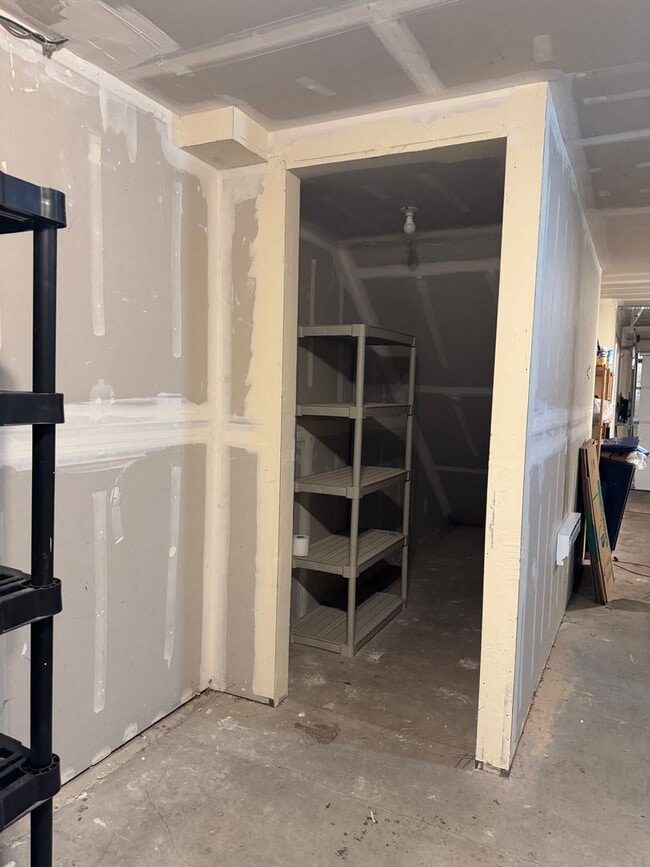 Building Photo - Gorgeous Townhome with W/S/G AND Gas!