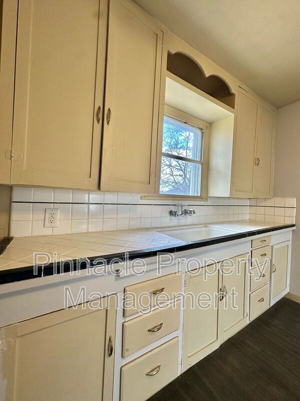 Building Photo - 309 N Milton St