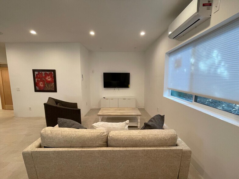 Building Photo - 20570 Hatteras St