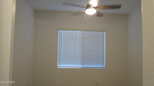 Building Photo - 7710 W Jackrabbit Ln