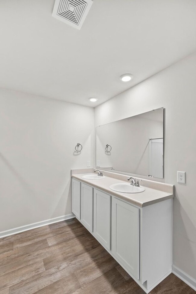 Building Photo - One Month Free with a signed lease by Jan 15th!!!