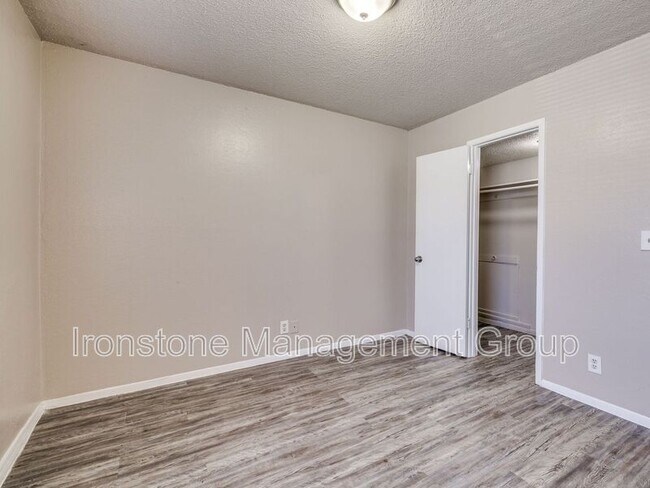 Building Photo - 5323 E 47th Pl