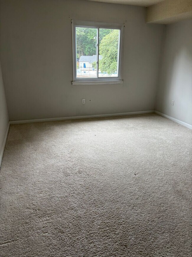 Building Photo - REMODELED NW RALEIGH 3 BEDROOM CONDO IN MARTINIQUE--SWIMMING POOL- UPDATED PRIMARY BATHROOM