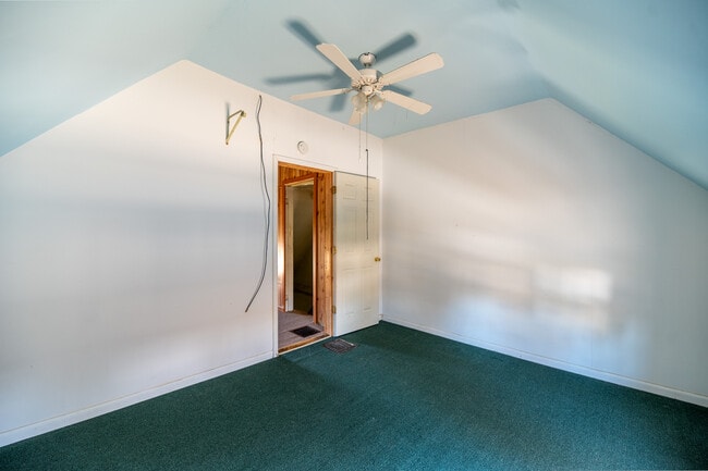 Building Photo - 1827 Gilbert St