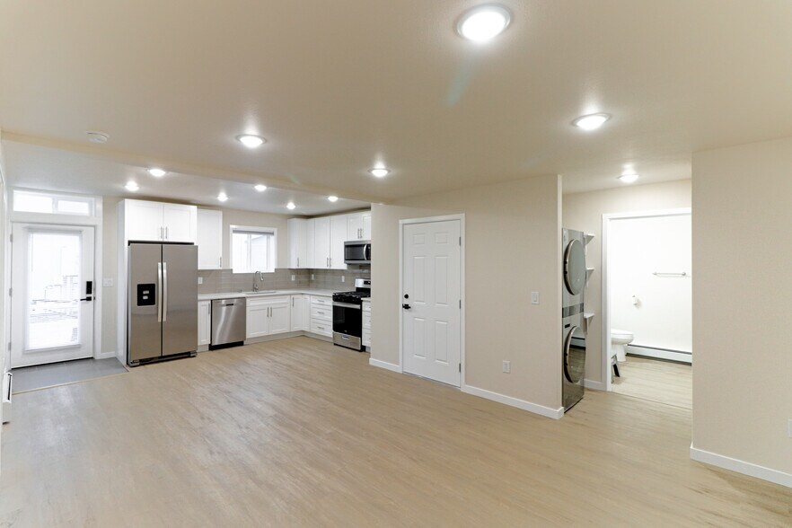 Building Photo - 8202 Mentra St