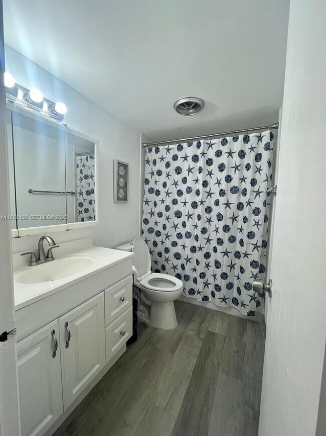 Building Photo - 401 Golden Isles Dr