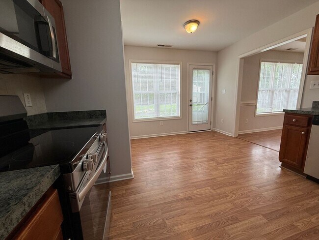 Building Photo - Cute 3 Bed 2.5 Bath Home with Bonus Room