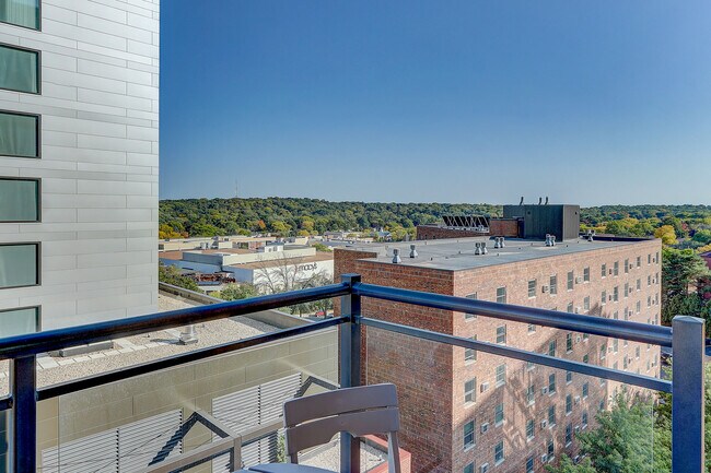 balcony - 625 N Segoe Rd