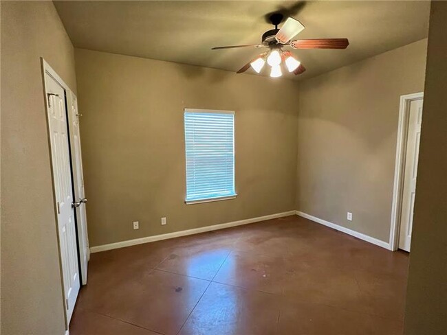 Building Photo - 208 Garden Dr