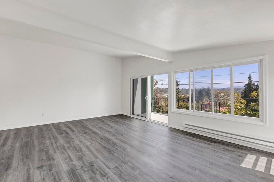 Building Photo - 10607 Des Moines Memorial Dr S