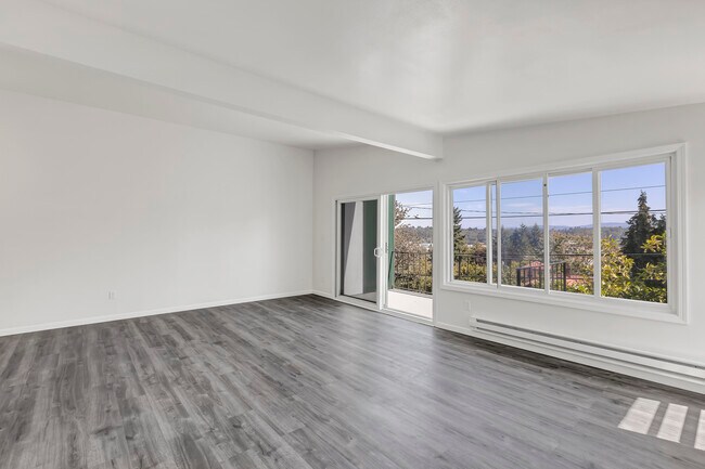 Building Photo - 10607 Des Moines Memorial Dr S