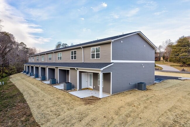 Building Photo - 446 E Norton Rd